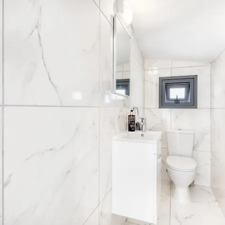 Luxurious Alasia In Villa *