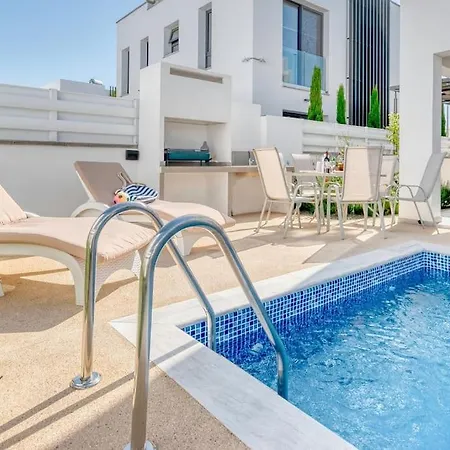 Luxurious Alasia In Paralimni