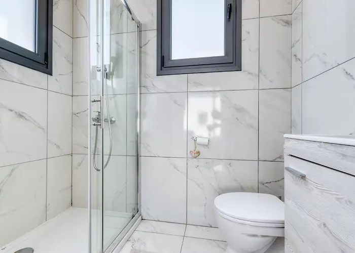 Luxurious Alasia In فيلة باراليمني