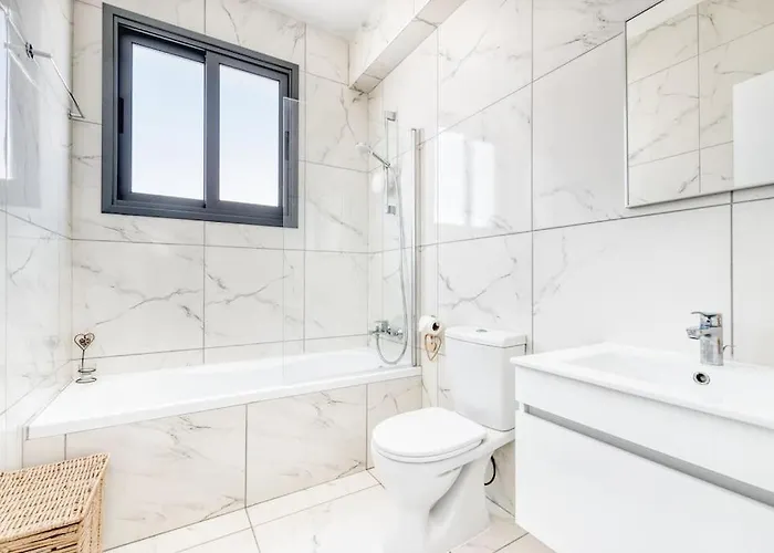 Luxurious Alasia In باراليمني