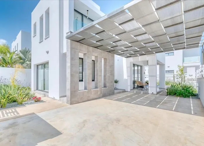 Luxurious Alasia In *