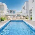 Luxurious Alasia In فيلة *