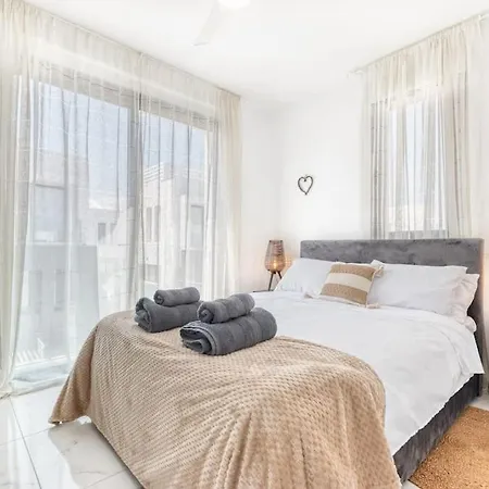 Luxurious Alasia In ヴィラ