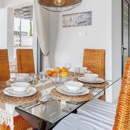 Luxurious Alasia In * Паралимни