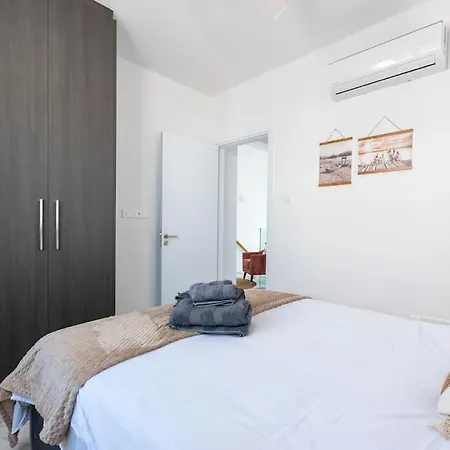 Luxurious Alasia In *