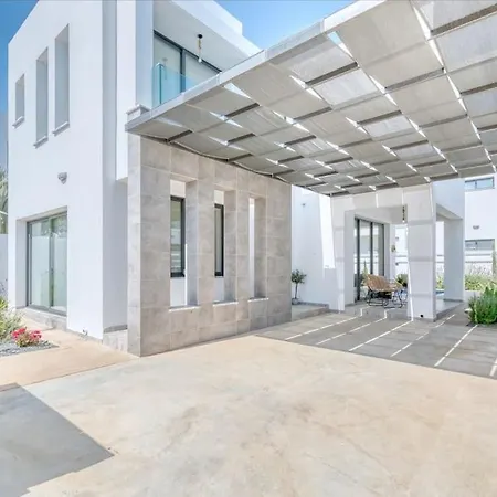 Luxurious Alasia In *