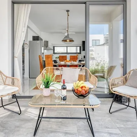 Luxurious Alasia In Паралимни