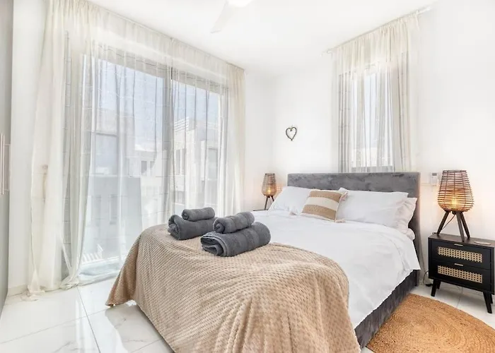 Luxurious Alasia In וילה