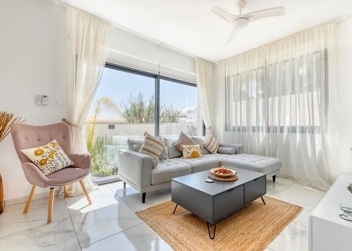 וילה Luxurious Alasia In *