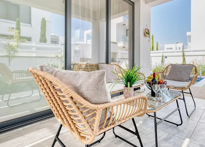 Luxurious Alasia In וילה