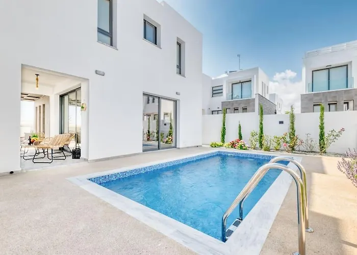 Luxurious Alasia In וילה