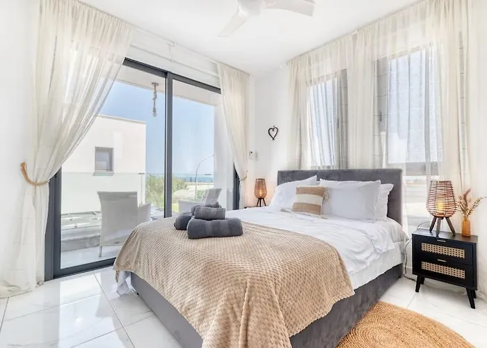 Luxurious Alasia In וילה *