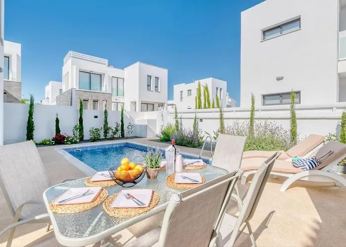 וילה Luxurious Alasia In *