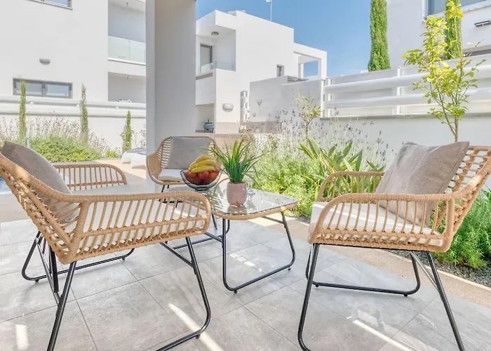 Luxurious Alasia In וילה *