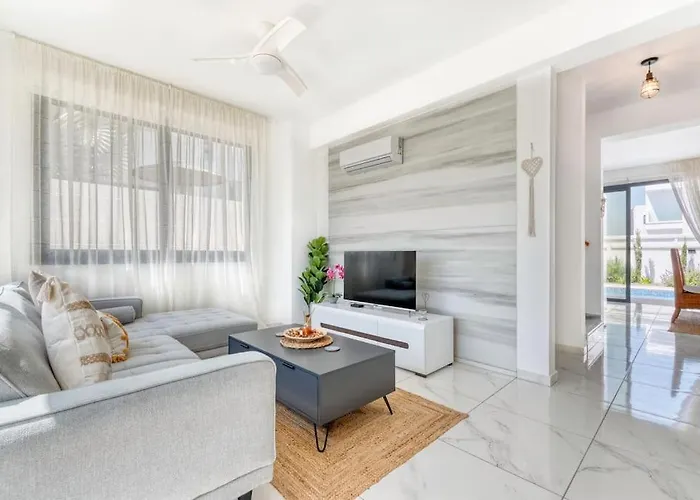 וילה Luxurious Alasia In *