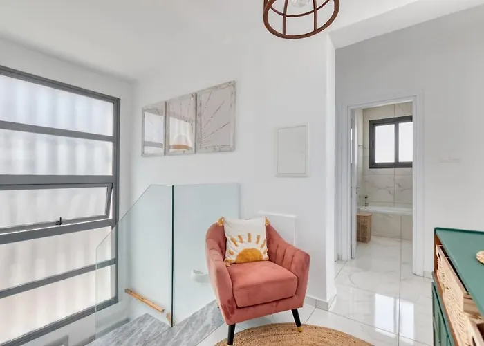 Luxurious Alasia In וילה פאראלימני